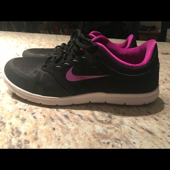 Nike shoes 8.5 - Picture 1 of 3